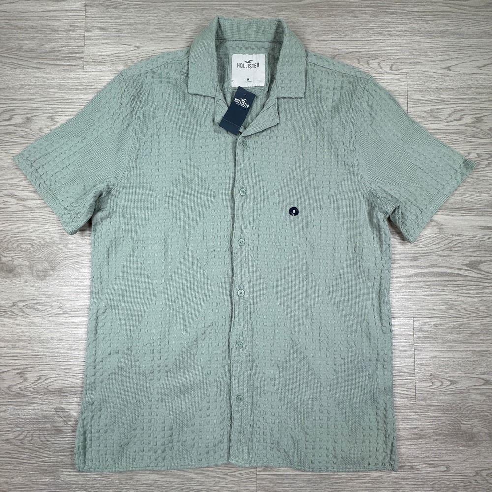 Hollister Men's Light Sage Green Short Sleeve Button-Down Shirt